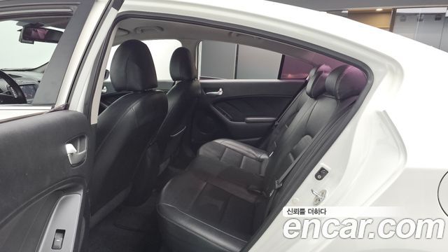 Kia K3 2016 — photo 14