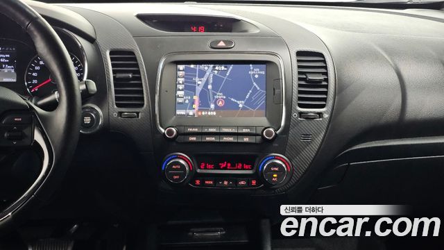 Kia K3 2016 — photo 17