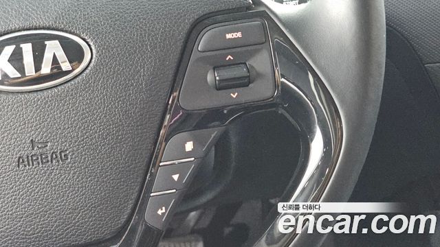 Kia K3 2016 — photo 22