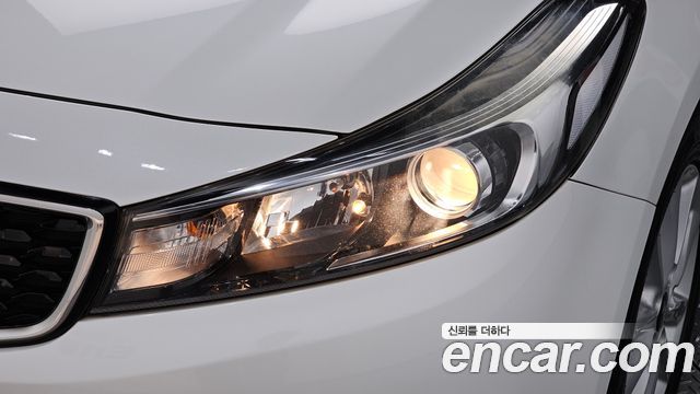 Kia K3 2016 — photo 8