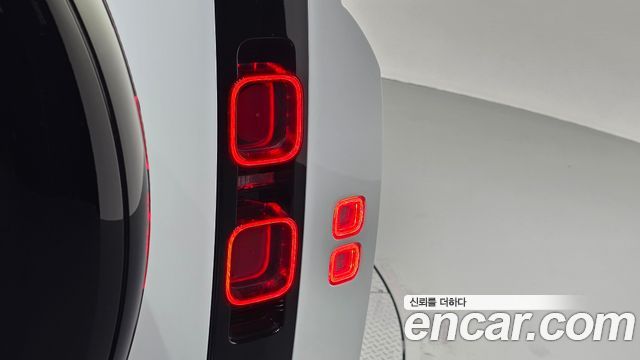 Land Rover Defender 2025 — photo 9
