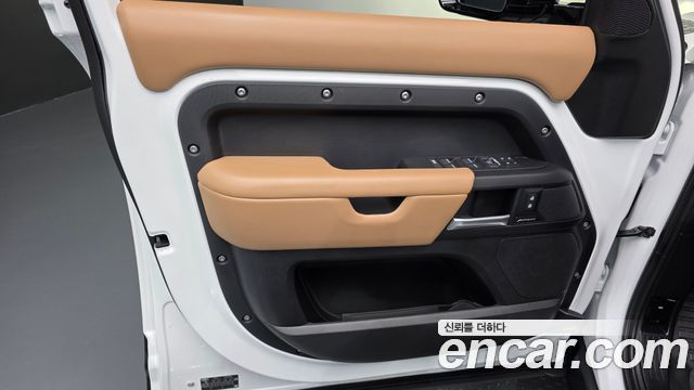 Land Rover Defender 2025 — photo 14