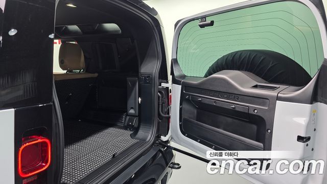 Land Rover Defender 2025 — photo 34