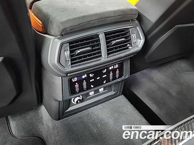 Lamborghini Urus 2021 — photo 13