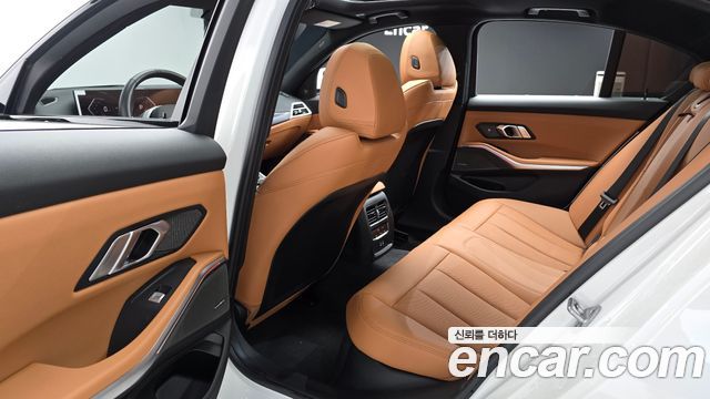 BMW 3-Series 2025 — photo 11