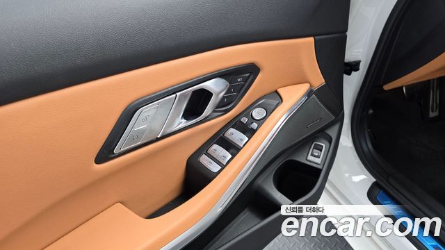 BMW 3-Series 2025 — photo 20
