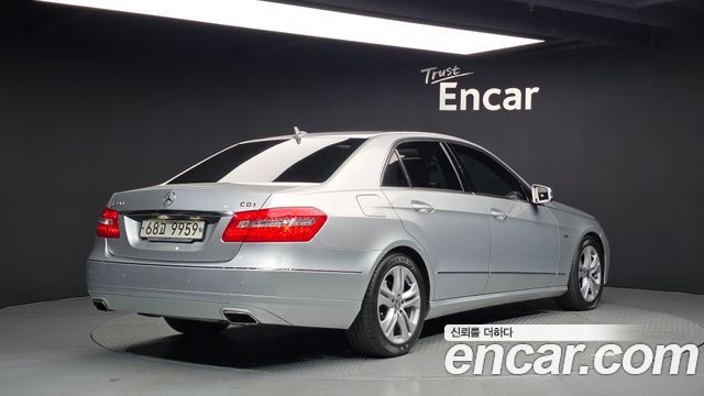 Mercedes-Benz E-Class 2012 — photo 2
