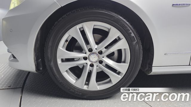 Mercedes-Benz E-Class 2012 — photo 5