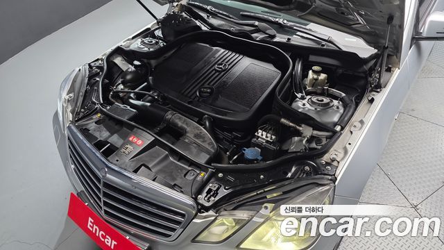 Mercedes-Benz E-Class 2012 — photo 6