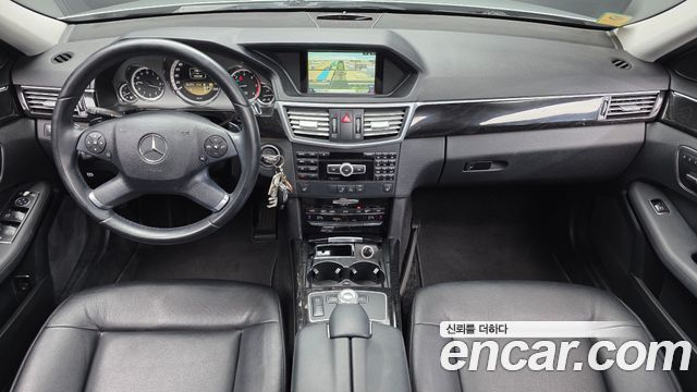 Mercedes-Benz E-Class 2012 — photo 7