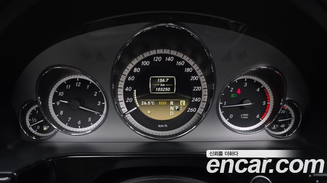 Mercedes-Benz E-Class 2012 — photo 8