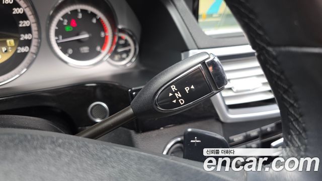 Mercedes-Benz E-Class 2012 — photo 9