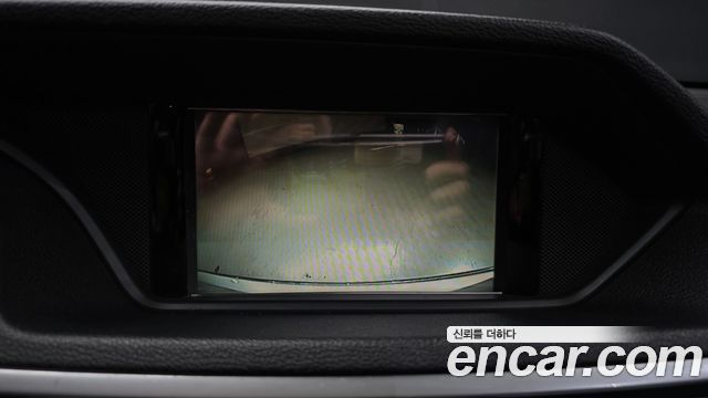 Mercedes-Benz E-Class 2012 — photo 15
