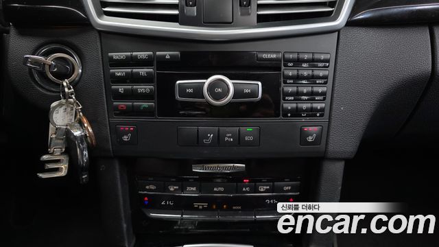 Mercedes-Benz E-Class 2012 — photo 17