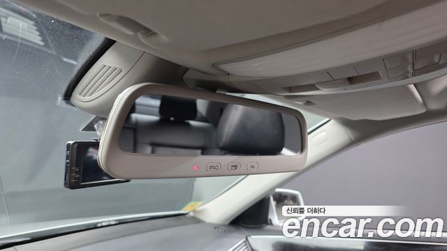 Mercedes-Benz E-Class 2012 — photo 18