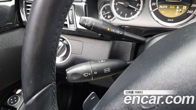 Mercedes-Benz E-Class 2012 — photo 19