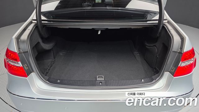 Mercedes-Benz E-Class 2012 — photo 20
