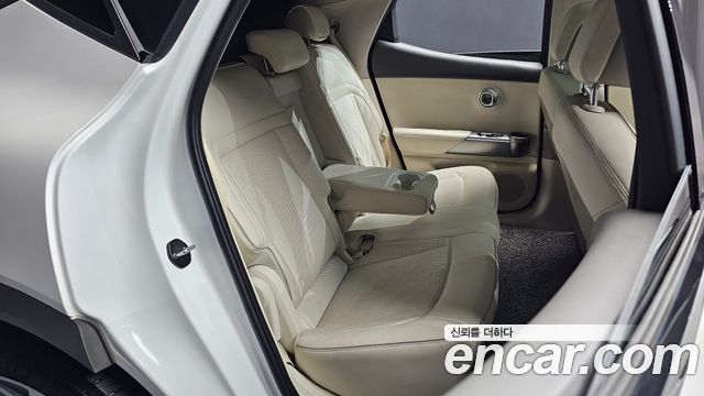 Genesis GV60 2023 — photo 17