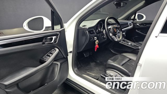 Porsche Macan 2017 — photo 13