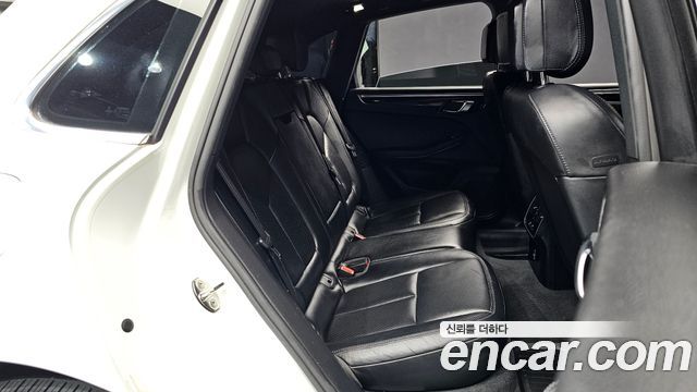 Porsche Macan 2017 — photo 17