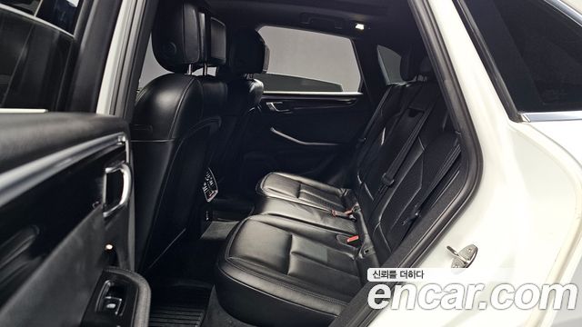 Porsche Macan 2017 — photo 18
