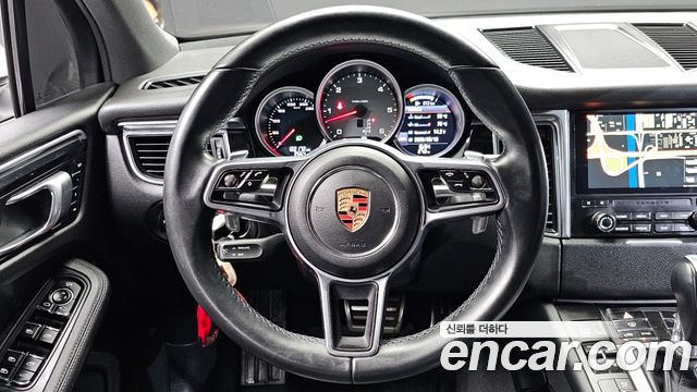 Porsche Macan 2017 — photo 19