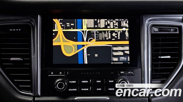 Porsche Macan 2017 — photo 20
