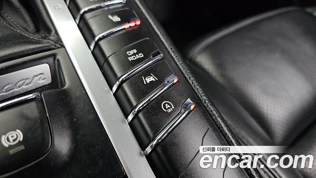 Porsche Macan 2017 — photo 23