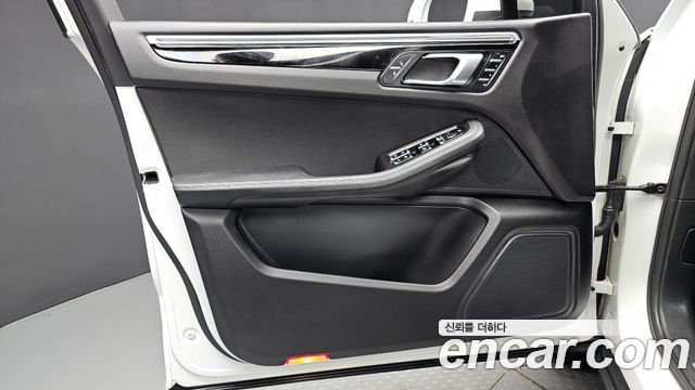 Porsche Macan 2017 — photo 14