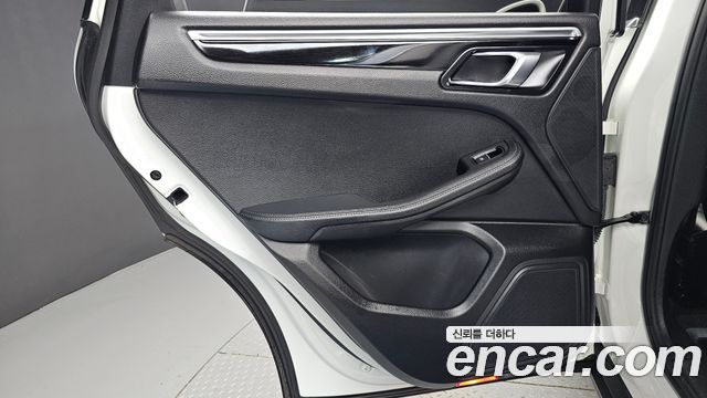 Porsche Macan 2017 — photo 15