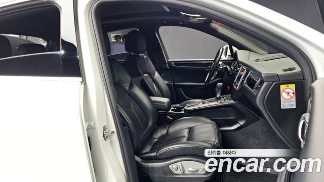 Porsche Macan 2017 — photo 16