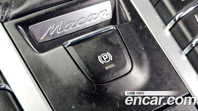 Porsche Macan 2017 — photo 28