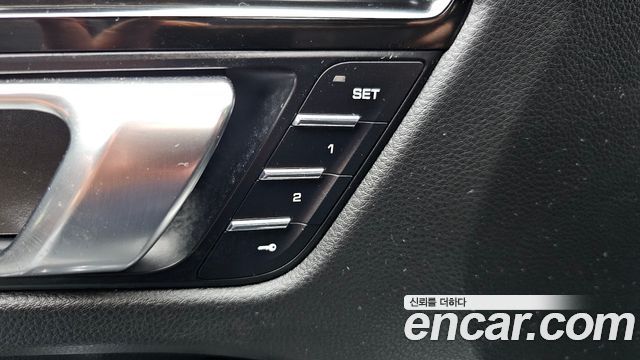 Porsche Macan 2017 — photo 30