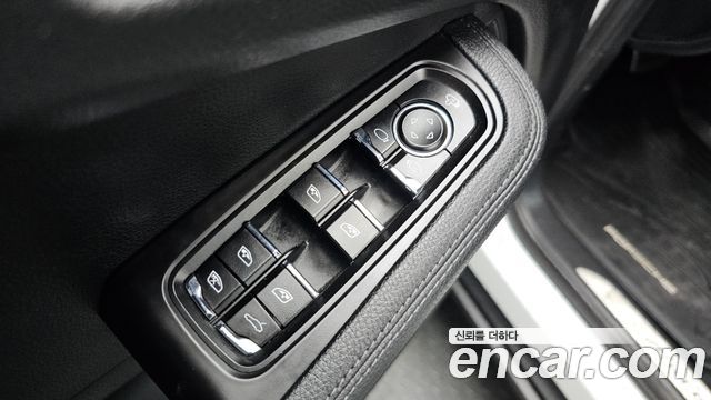 Porsche Macan 2017 — photo 33