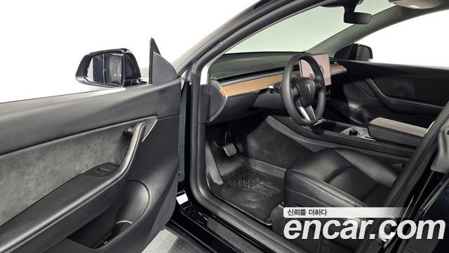 Tesla Model Y 2022 — photo 13
