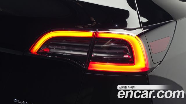 Tesla Model Y 2022 — photo 9