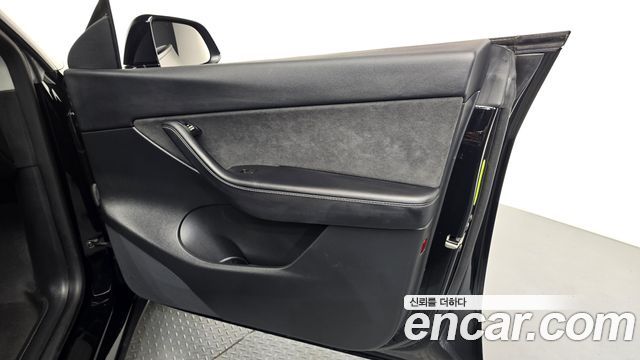 Tesla Model Y 2022 — photo 14