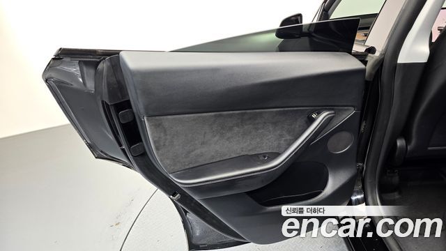 Tesla Model Y 2022 — photo 15