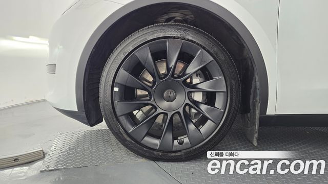 Tesla Model Y 2024 — photo 5