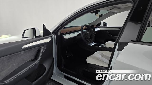 Tesla Model Y 2024 — photo 13