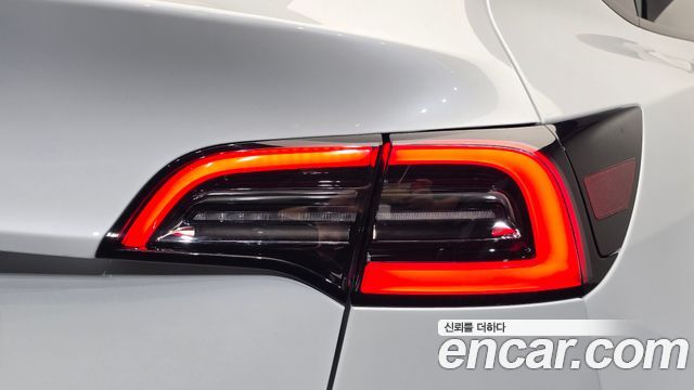Tesla Model Y 2024 — photo 9