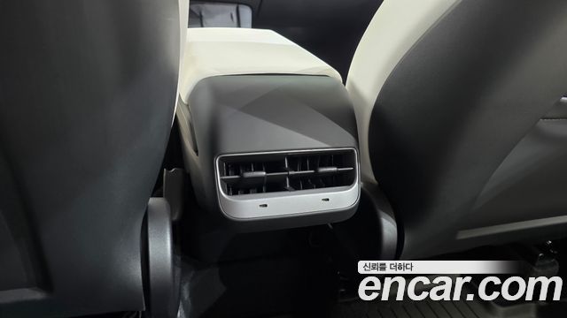 Tesla Model Y 2024 — photo 28