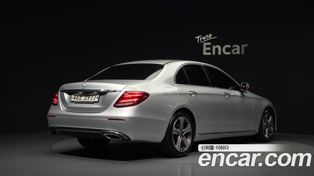 Mercedes-Benz E-Class 2019 — photo 2