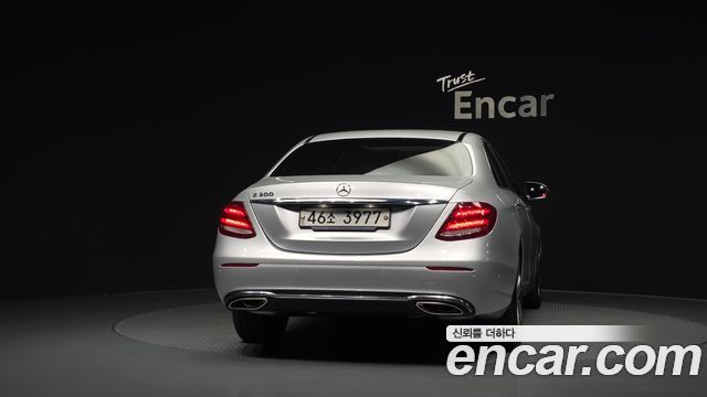 Mercedes-Benz E-Class 2019 — photo 4