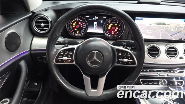Mercedes-Benz E-Class 2019 — photo 19