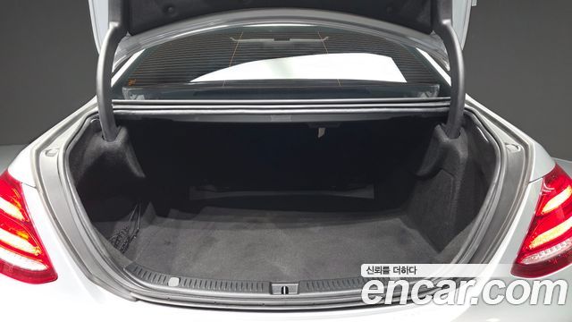 Mercedes-Benz E-Class 2019 — photo 26
