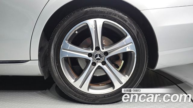 Mercedes-Benz E-Class 2019 — photo 7