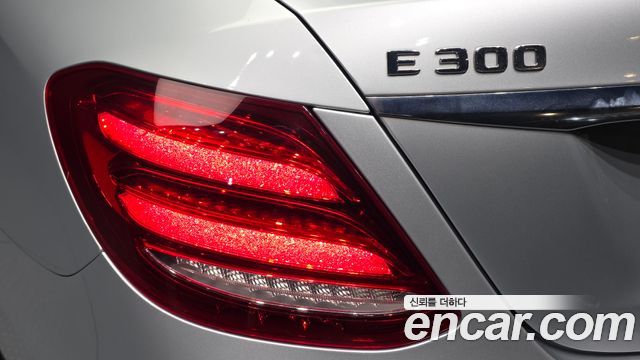 Mercedes-Benz E-Class 2019 — photo 9