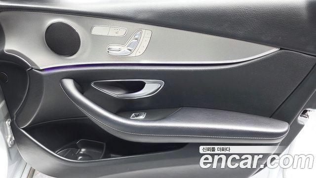 Mercedes-Benz E-Class 2019 — photo 14