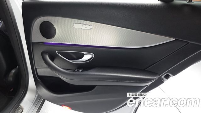 Mercedes-Benz E-Class 2019 — photo 15